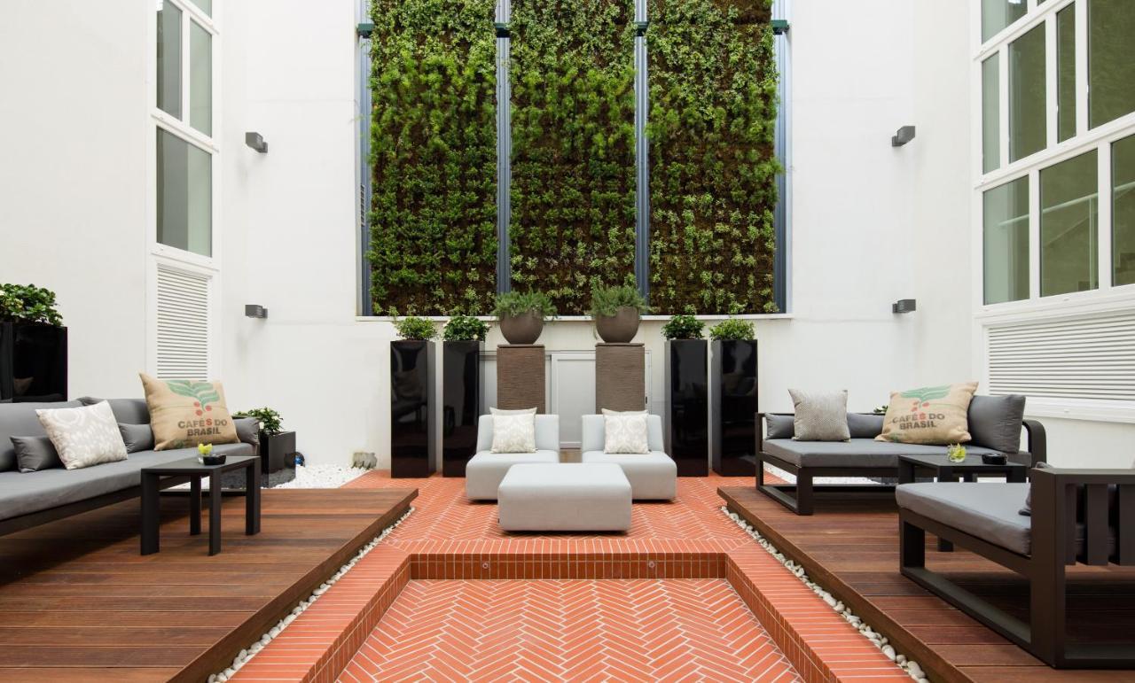 Pestana Porto - A Brasileira, City Center & Heritage Building מראה חיצוני תמונה The courtyard at the hotel